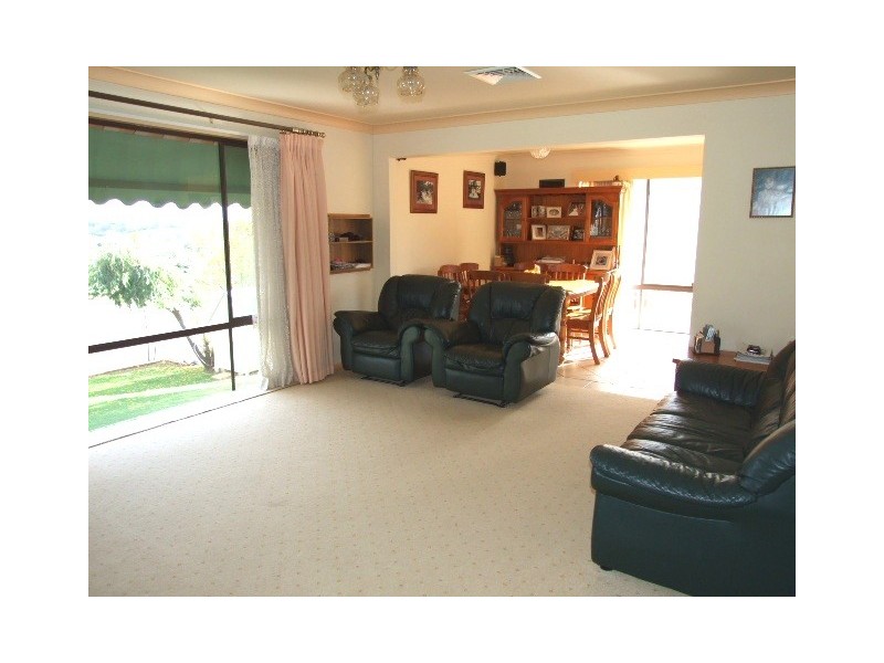 73 East Street, Parkes NSW 2870