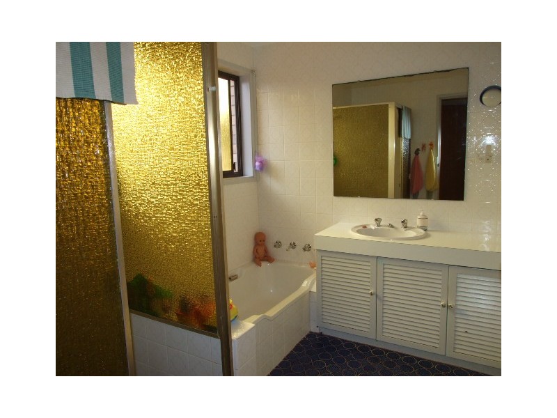 73 East Street, Parkes NSW 2870