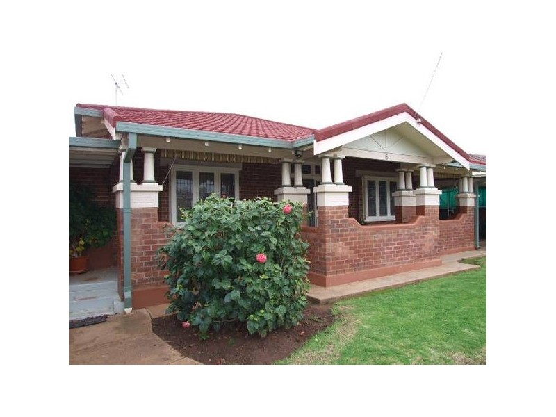 6 Metcalfe Street, Parkes NSW 2870