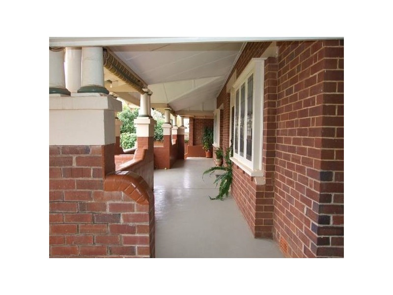 6 Metcalfe Street, Parkes NSW 2870
