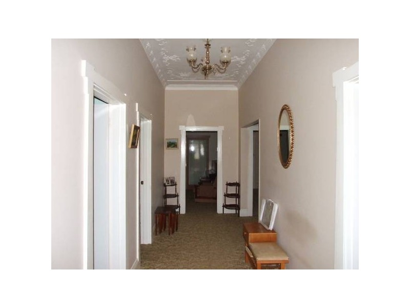6 Metcalfe Street, Parkes NSW 2870
