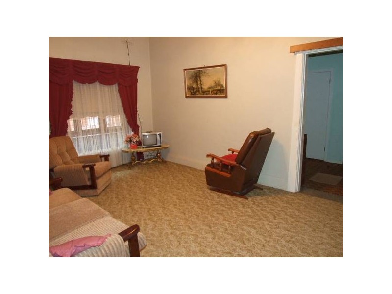 6 Metcalfe Street, Parkes NSW 2870