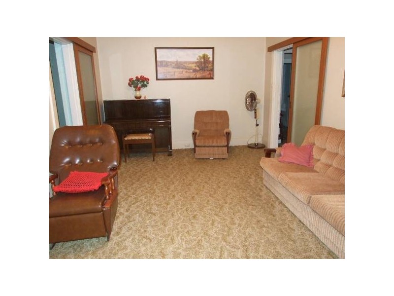 6 Metcalfe Street, Parkes NSW 2870