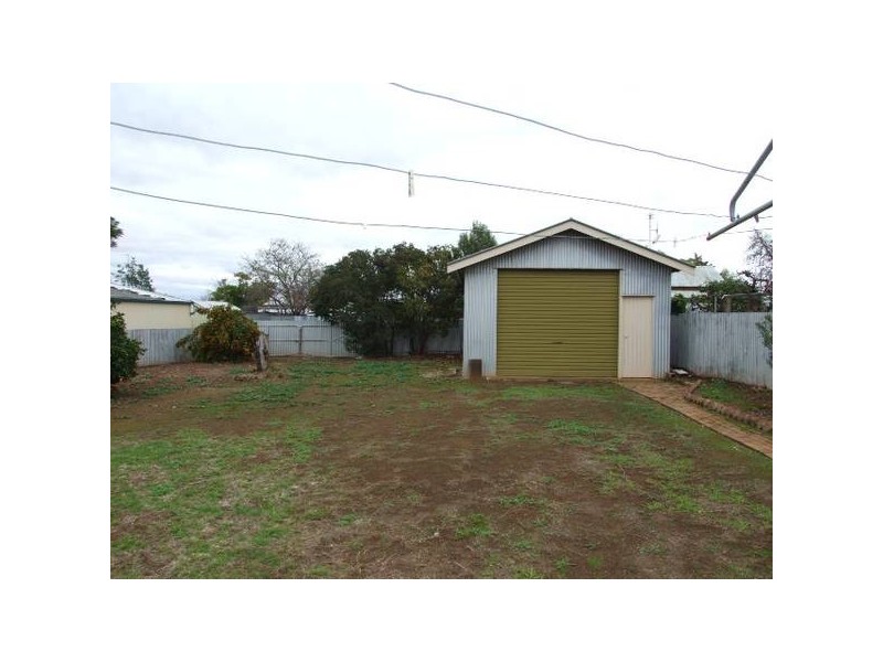 6 Metcalfe Street, Parkes NSW 2870