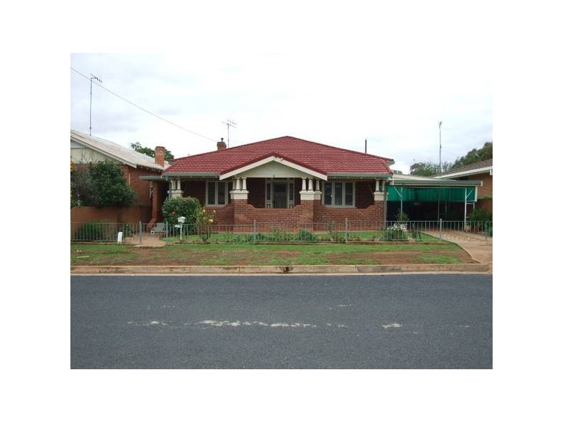 6 Metcalfe Street, Parkes NSW 2870