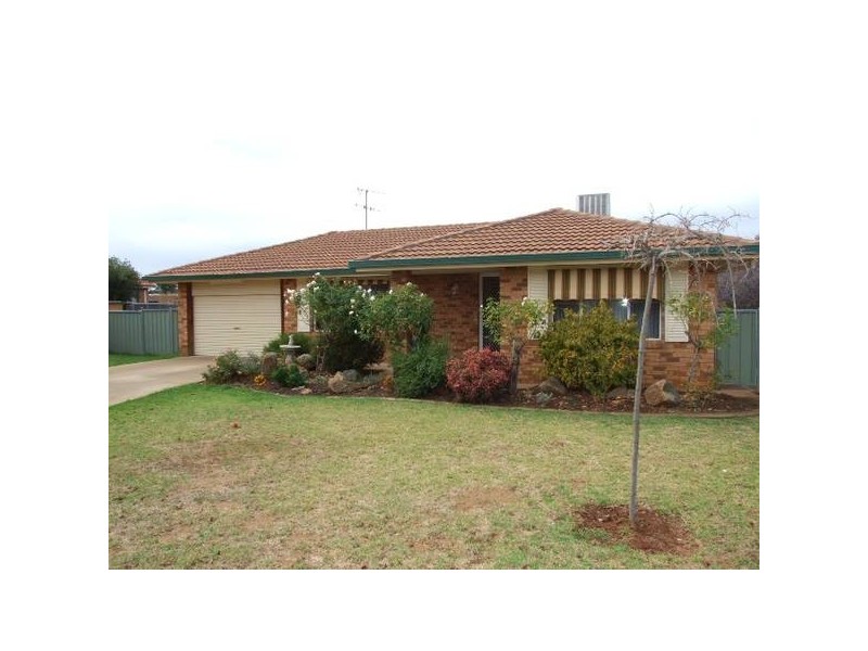 33 Glenhaven Avenue, Parkes NSW 2870