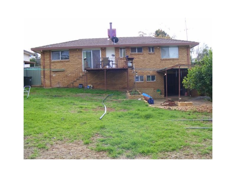 7 Evans Parade, Parkes NSW 2870