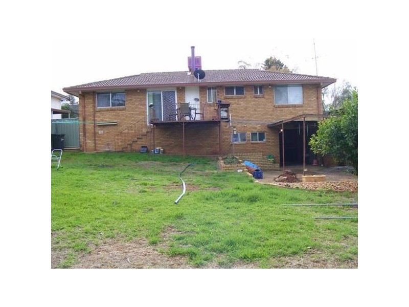 7 Evans Parade, Parkes NSW 2870
