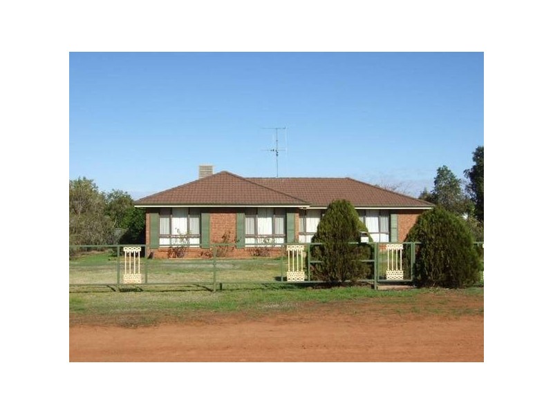 2 Condobolin Road, Parkes NSW 2870