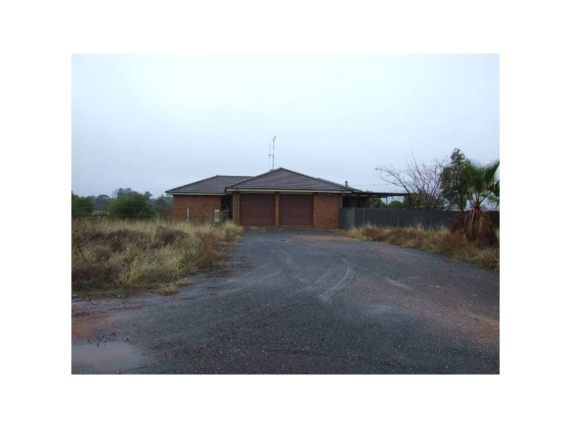 2 Condobolin Road, Parkes NSW 2870