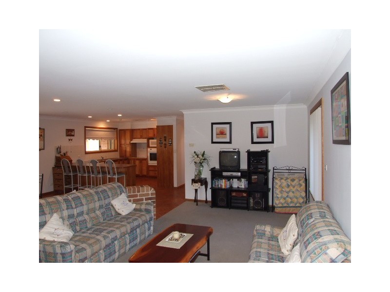 10 Cobden place, Parkes NSW 2870