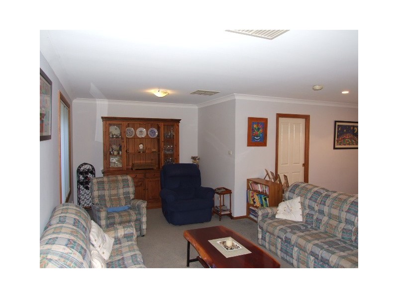 10 Cobden place, Parkes NSW 2870