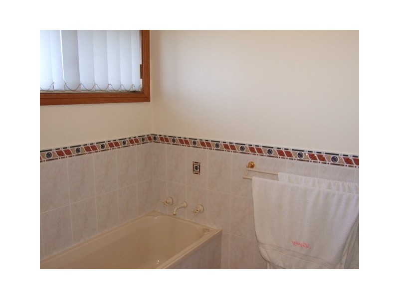 10 Cobden place, Parkes NSW 2870