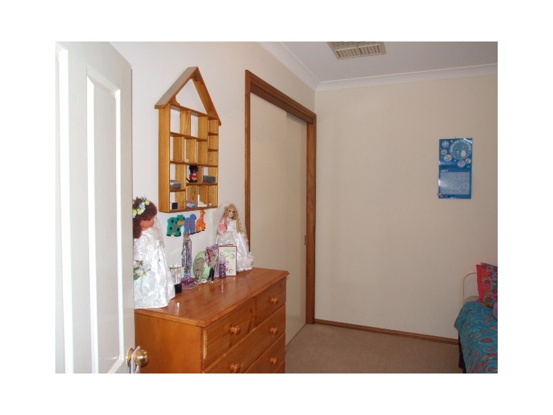 10 Cobden place, Parkes NSW 2870