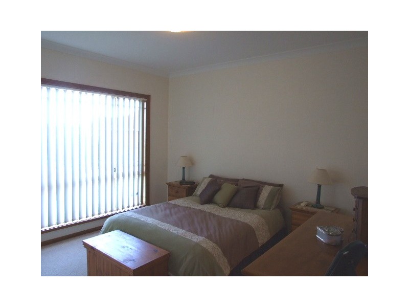 10 Cobden place, Parkes NSW 2870