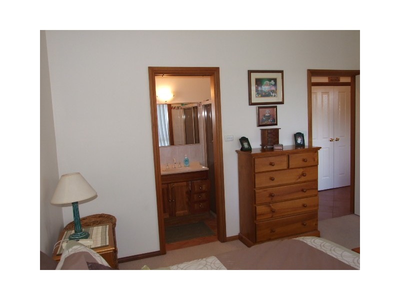 10 Cobden place, Parkes NSW 2870
