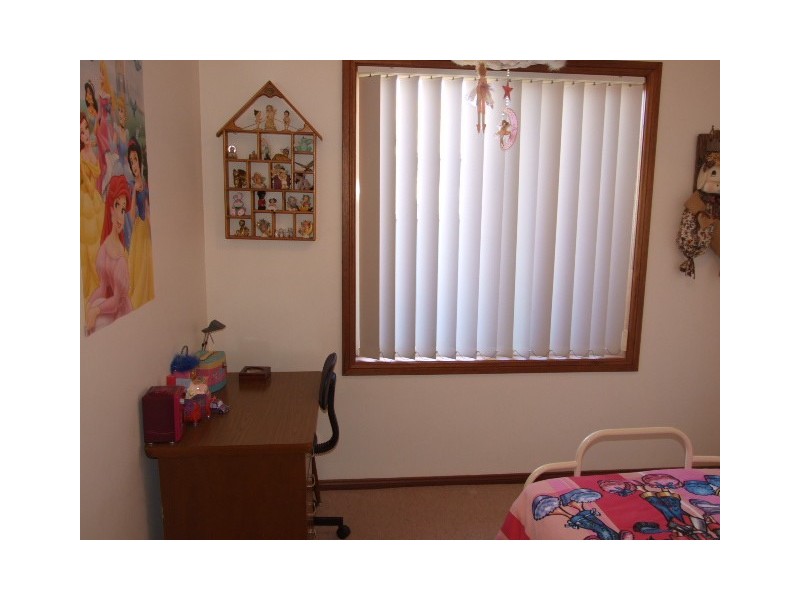 10 Cobden place, Parkes NSW 2870