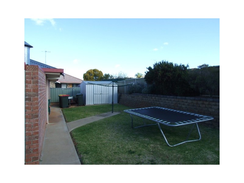 10 Cobden place, Parkes NSW 2870