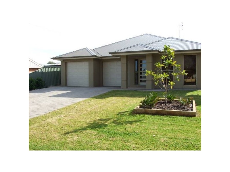8 Victoria Street, Parkes NSW 2870