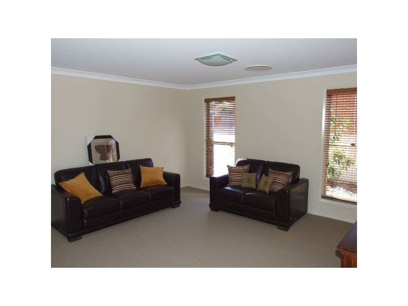 8 Victoria Street, Parkes NSW 2870