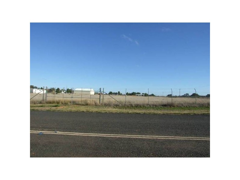 1 Clarke Street, Parkes NSW 2870