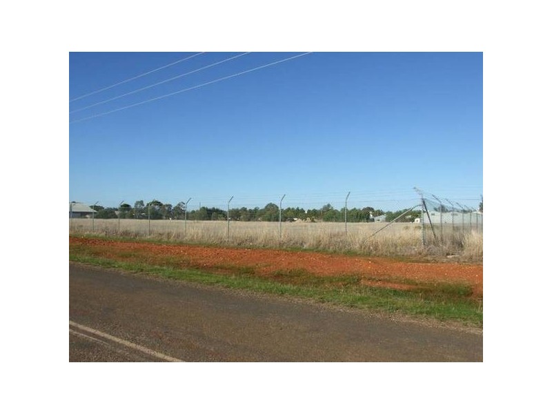 1 Clarke Street, Parkes NSW 2870