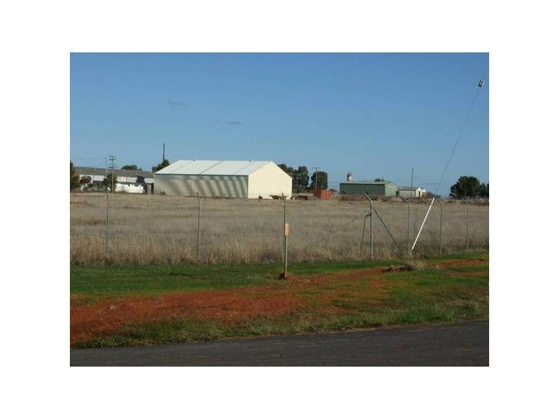 1 Clarke Street, Parkes NSW 2870