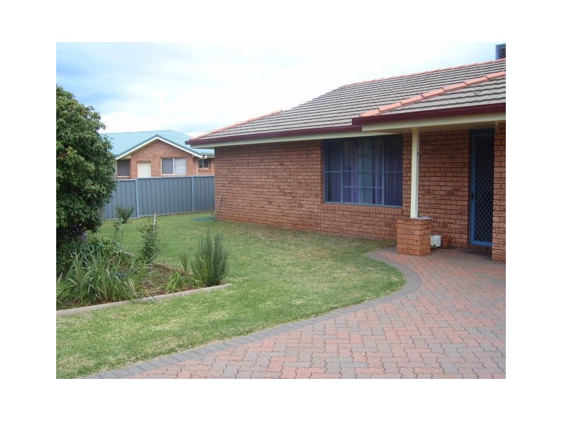3/24 Ebelina Crescent, Parkes NSW 2870