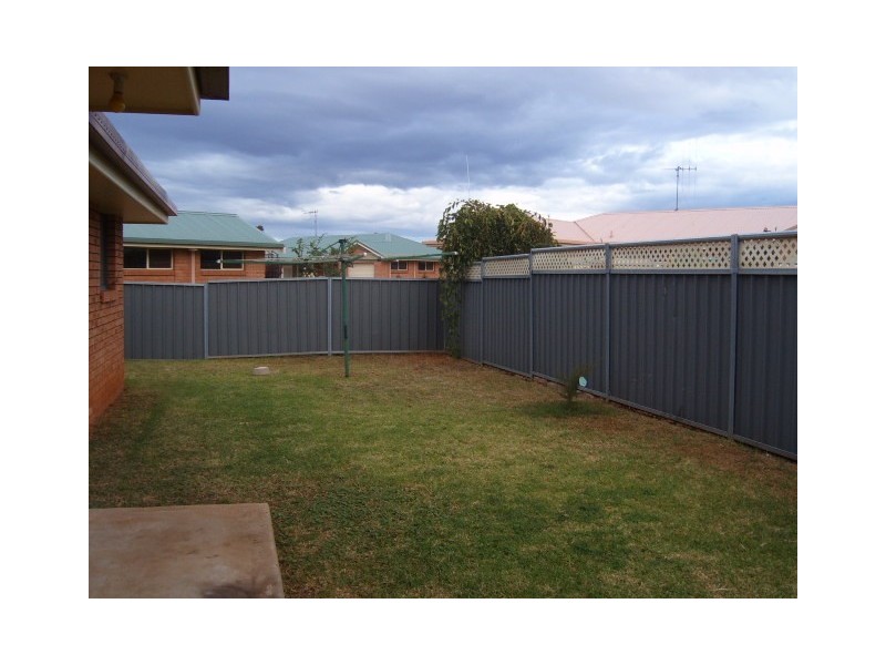 3/24 Ebelina Crescent, Parkes NSW 2870