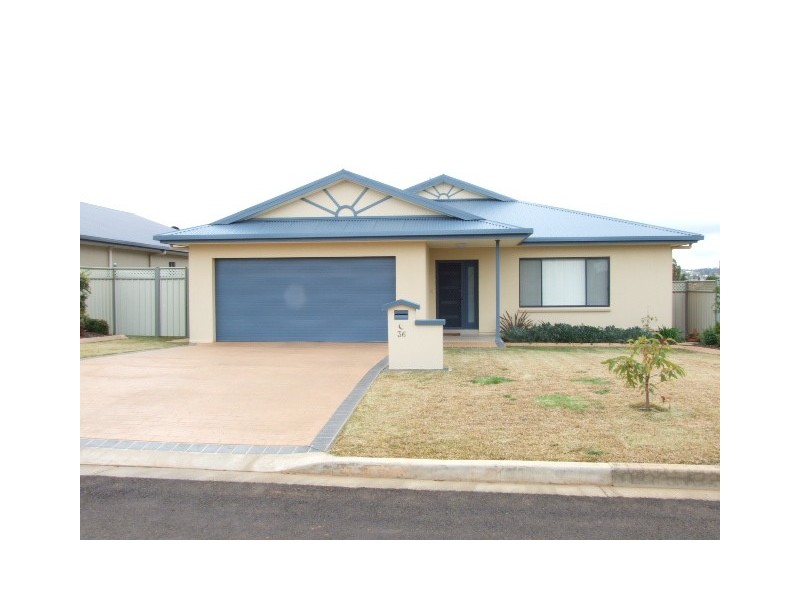36 Best Street, Parkes NSW 2870