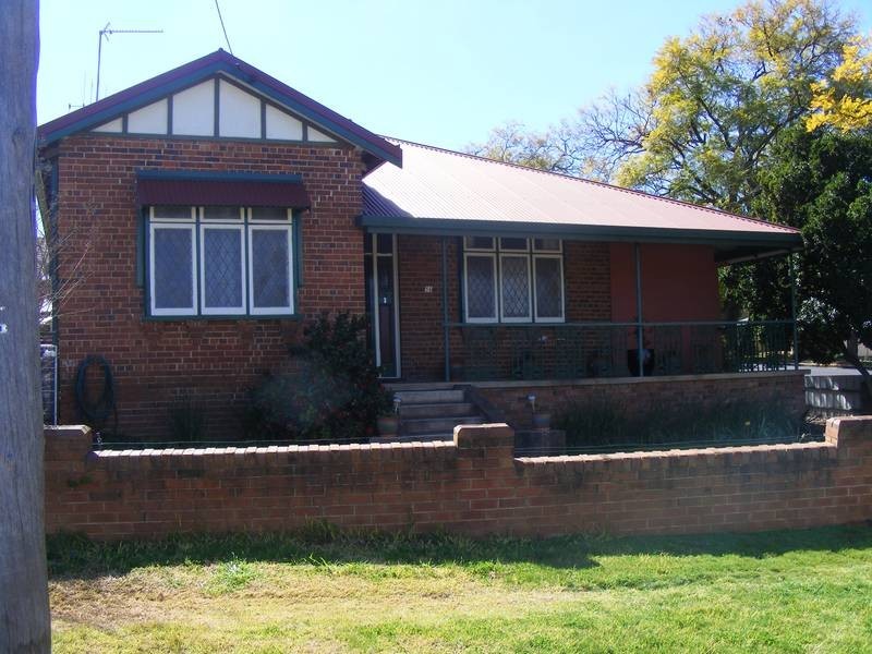 56 Orange Street, Parkes NSW 2870