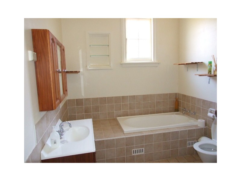 56 Orange Street, Parkes NSW 2870