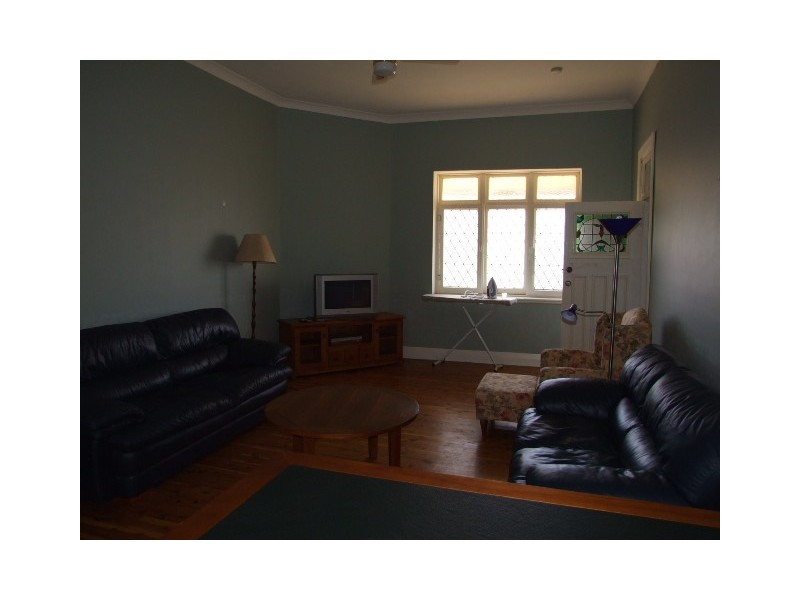 56 Orange Street, Parkes NSW 2870