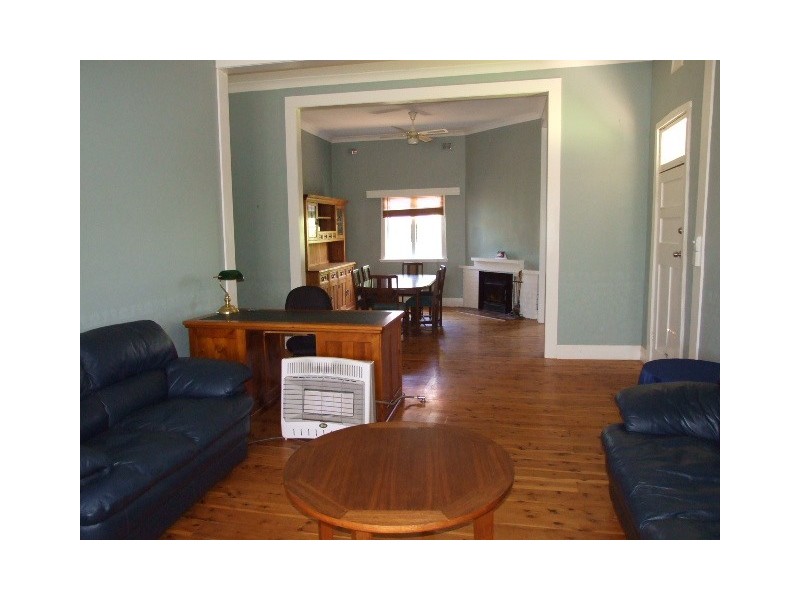 56 Orange Street, Parkes NSW 2870