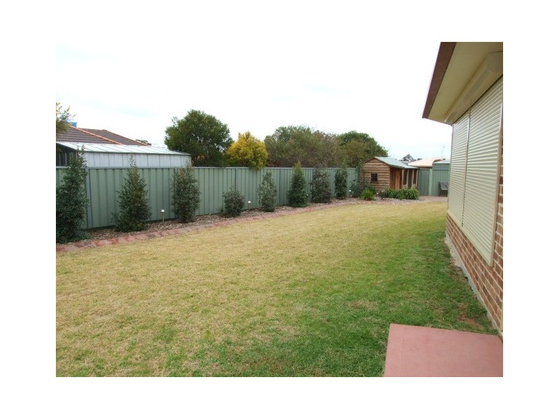10 Christina Close, Parkes NSW 2870