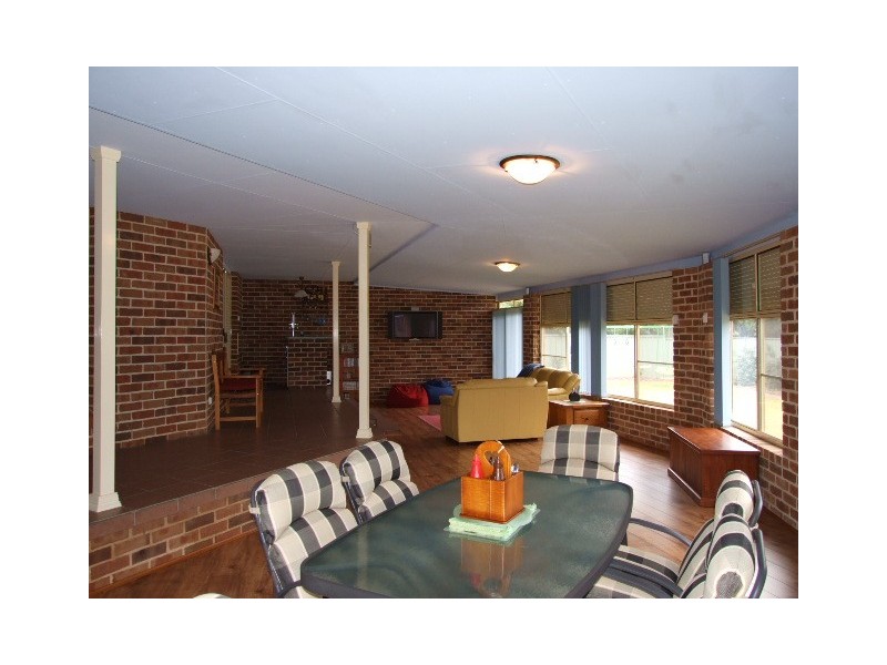 10 Christina Close, Parkes NSW 2870