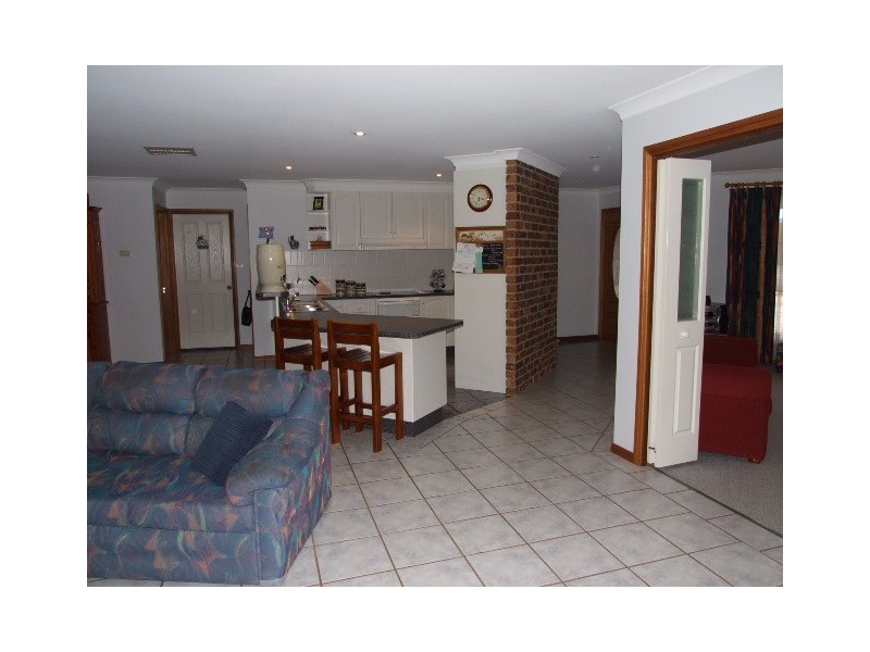 10 Christina Close, Parkes NSW 2870