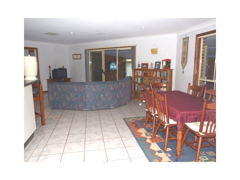 10 Christina Close, Parkes NSW 2870