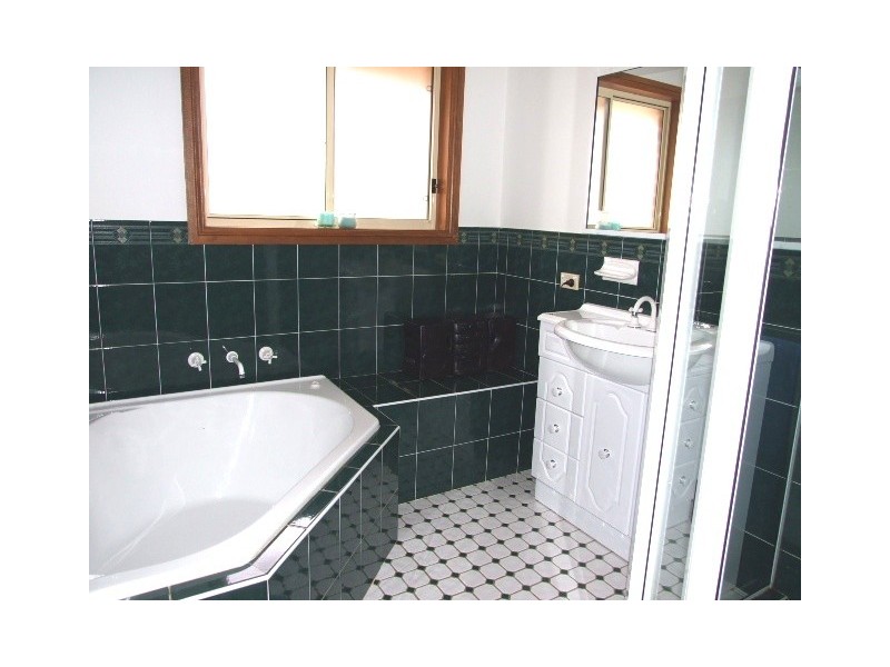 10 Christina Close, Parkes NSW 2870