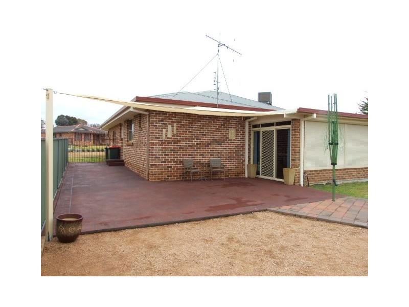 10 Christina Close, Parkes NSW 2870