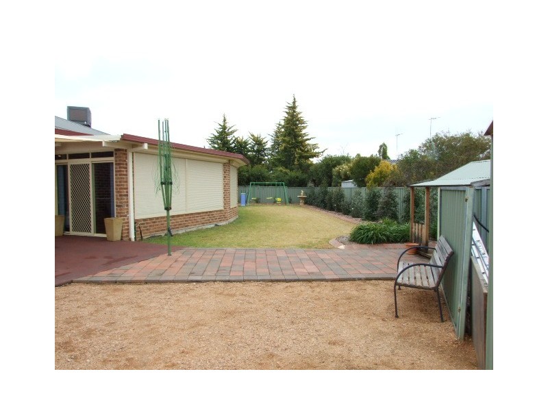 10 Christina Close, Parkes NSW 2870