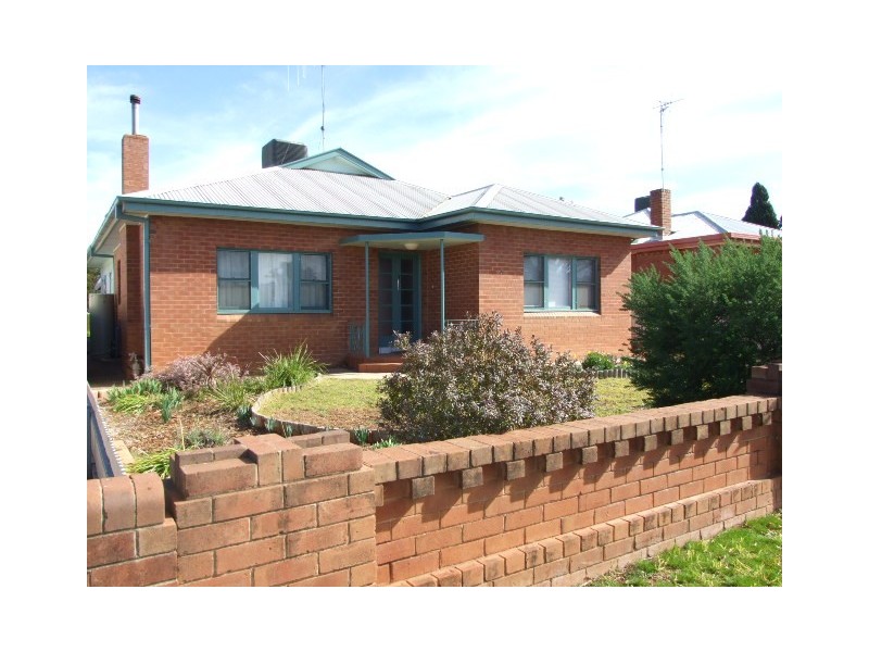12 Armstrong Street, Parkes NSW 2870