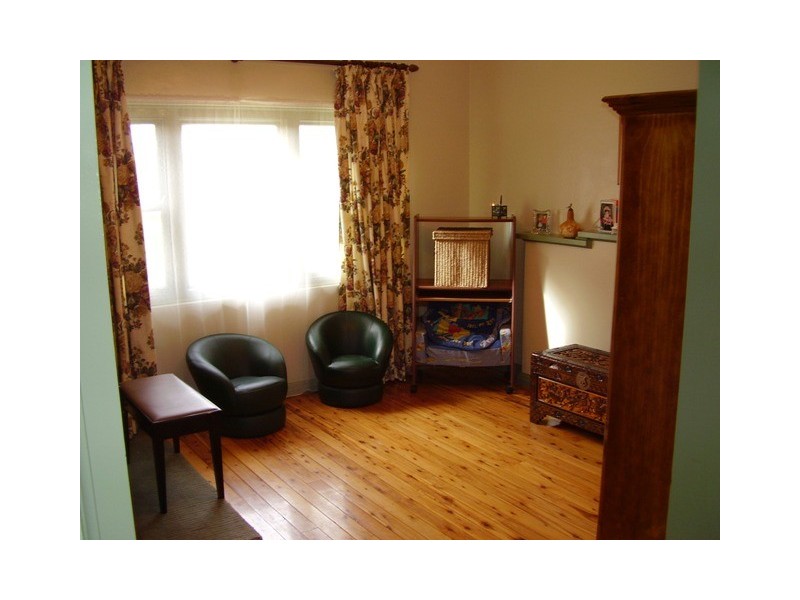 12 Armstrong Street, Parkes NSW 2870