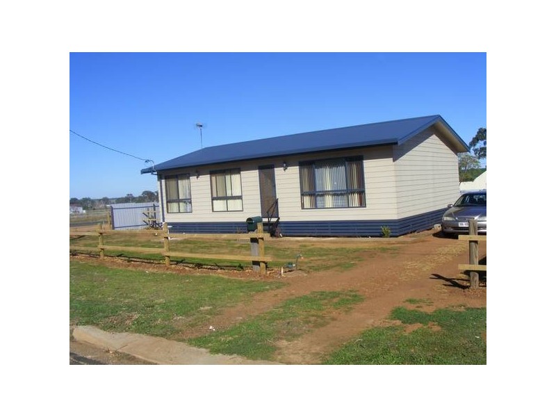 120 Boori Street, Peak Hill NSW 2869