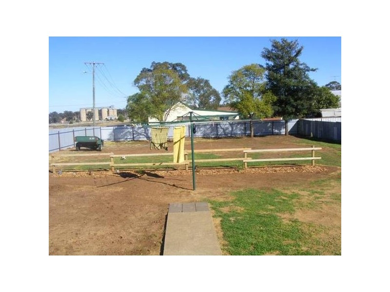 120 Boori Street, Peak Hill NSW 2869