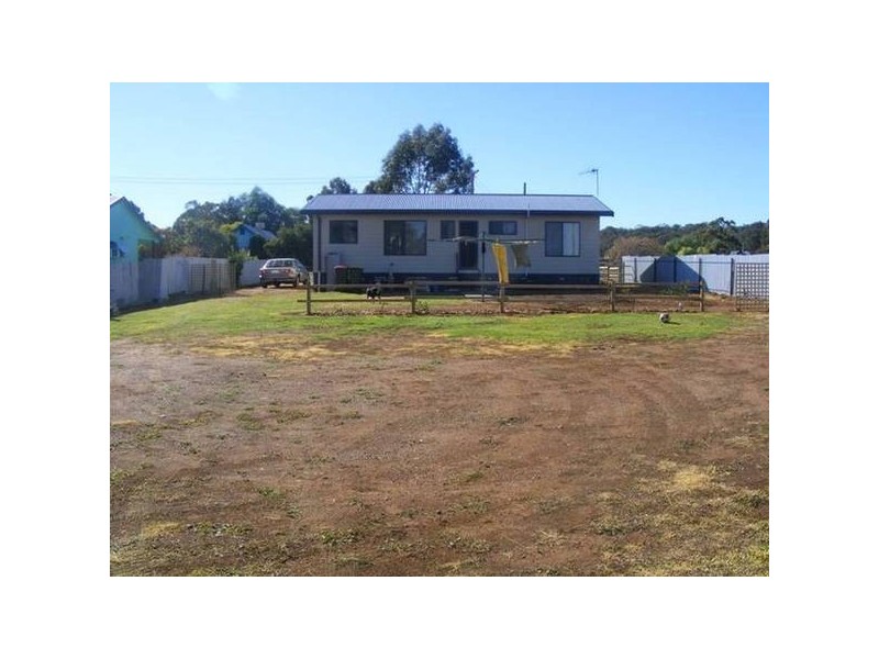 120 Boori Street, Peak Hill NSW 2869