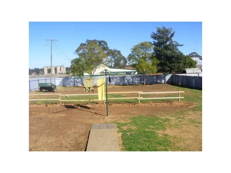 120 Boori Street, Peak Hill NSW 2869
