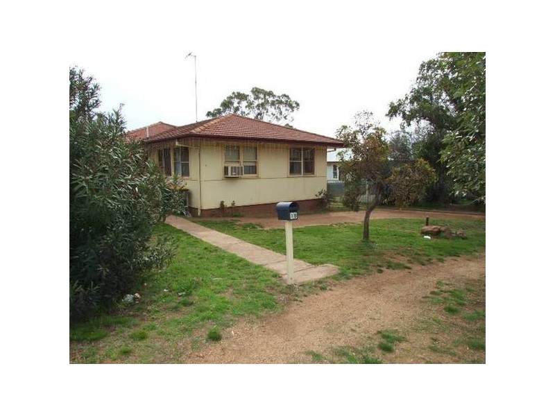 18 Fisher Street, Parkes NSW 2870