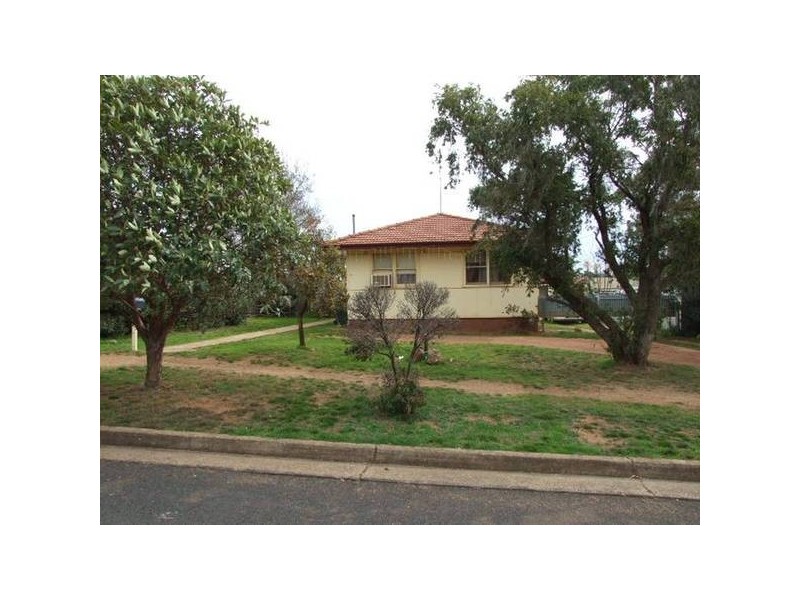 18 Fisher Street, Parkes NSW 2870