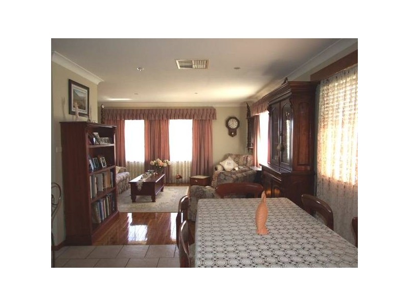 83 High Street, Parkes NSW 2870
